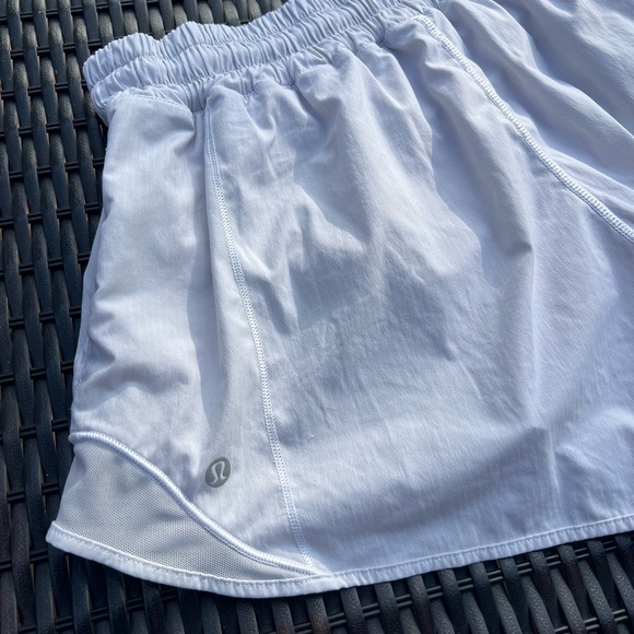 Lululemon Hotty hot Shorts EUC size 8 - Picture 8 of 9